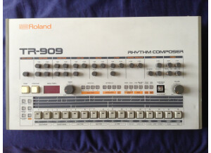 Roland TR-909 (80962)