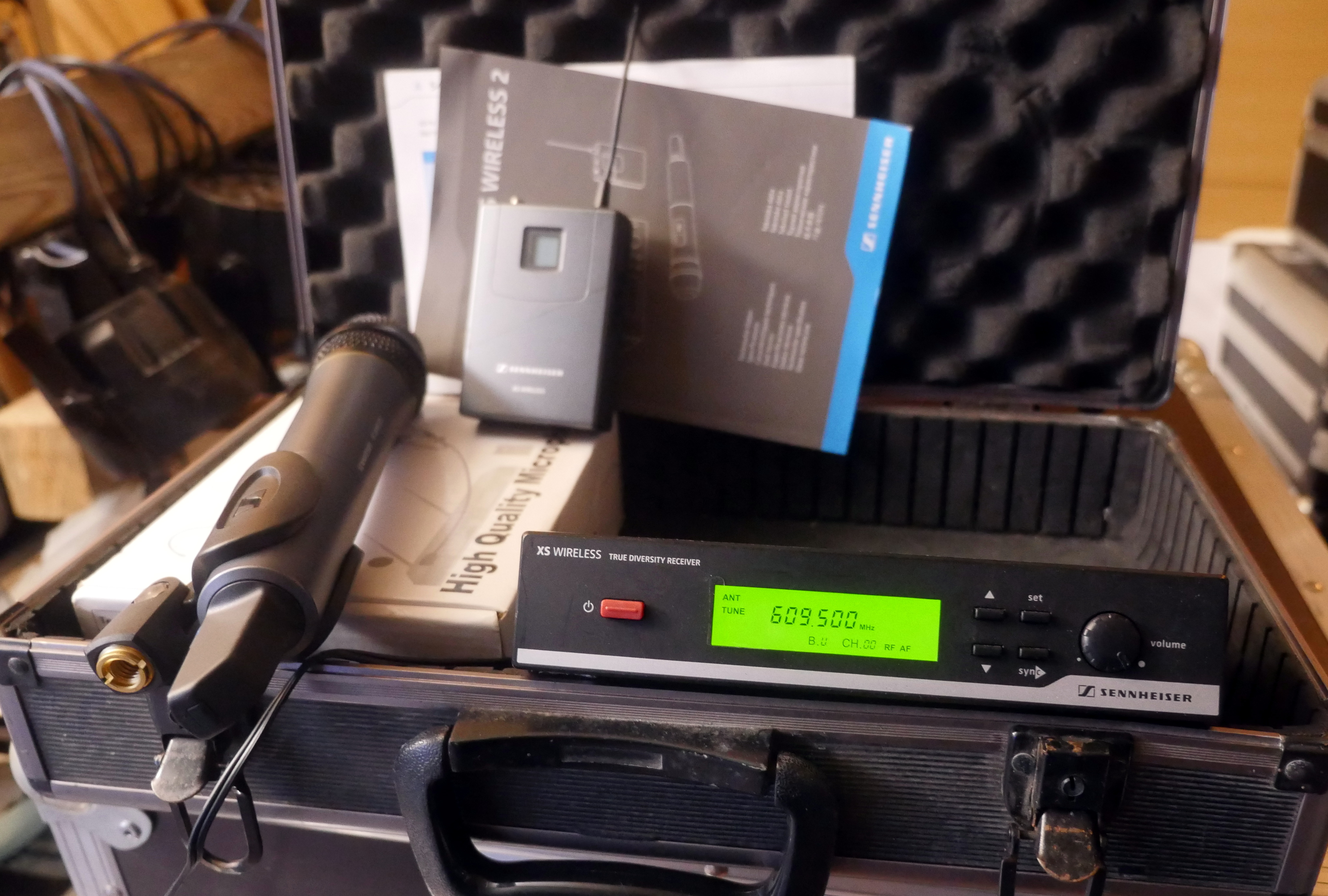 Vends un ensemble HF SENNEISER XSW e865 + body Bande GB