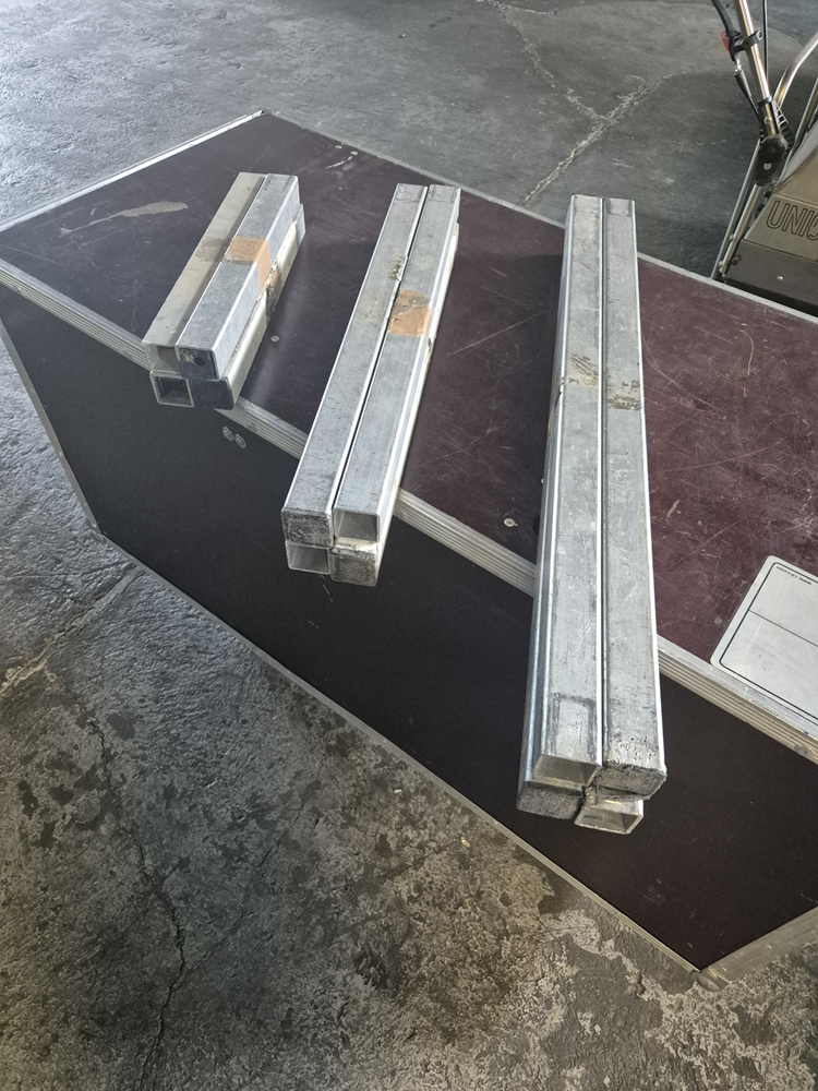 Vends pieds de praticable / podium