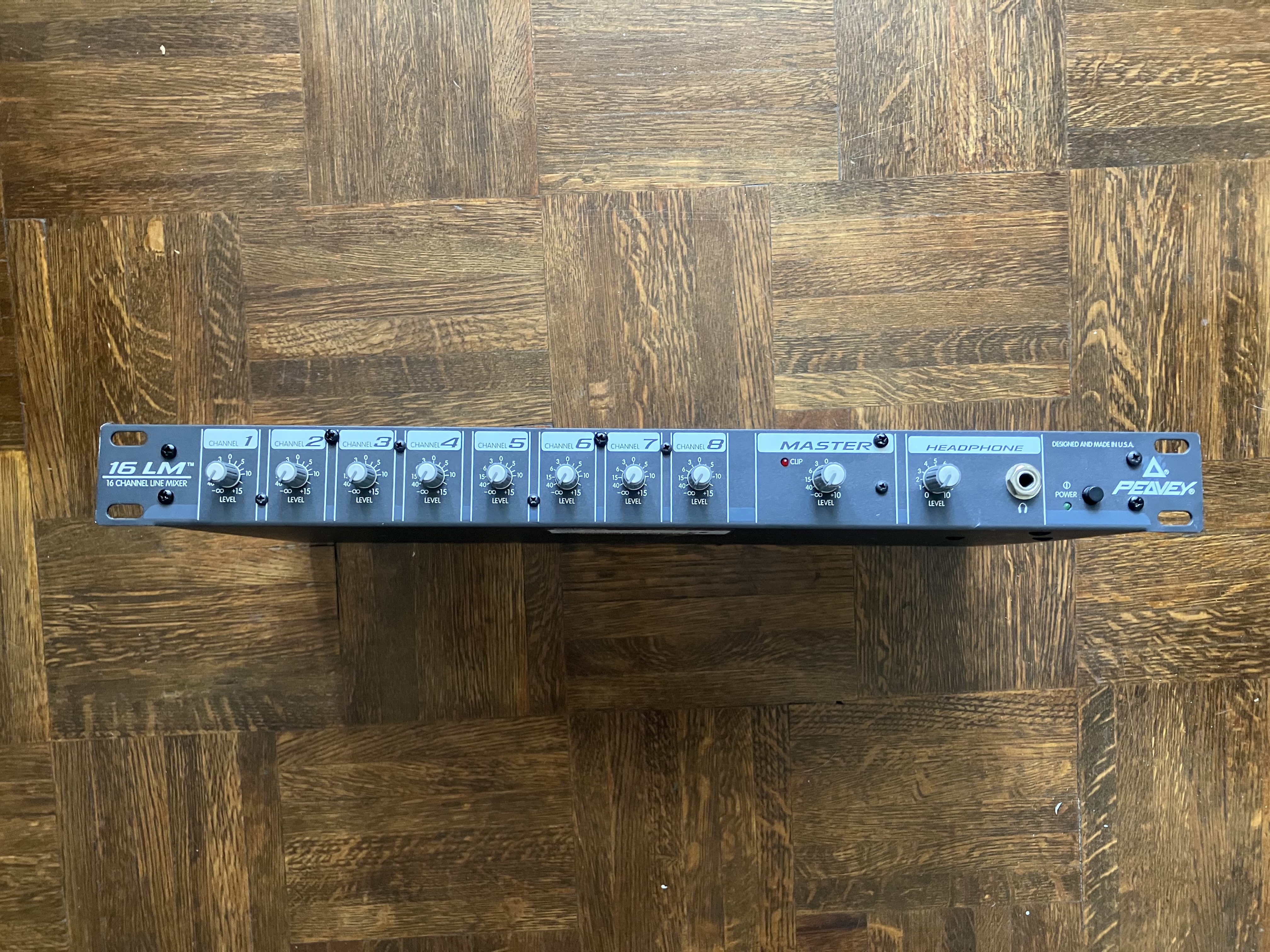 Vends Peavey 16 LM Stéréo Line Mixer 