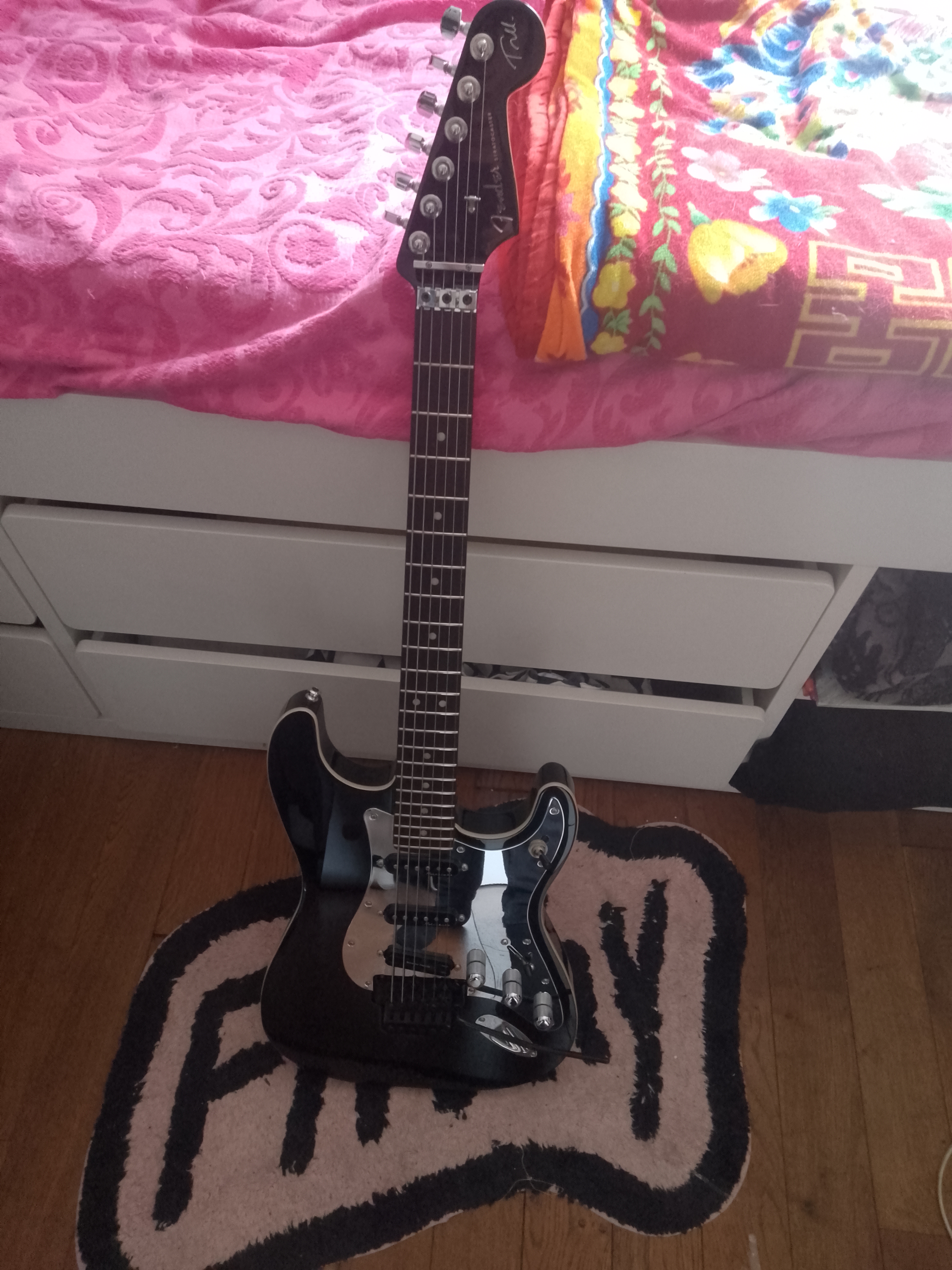 Fender Stratocaster modele Tom Morello+flightcase