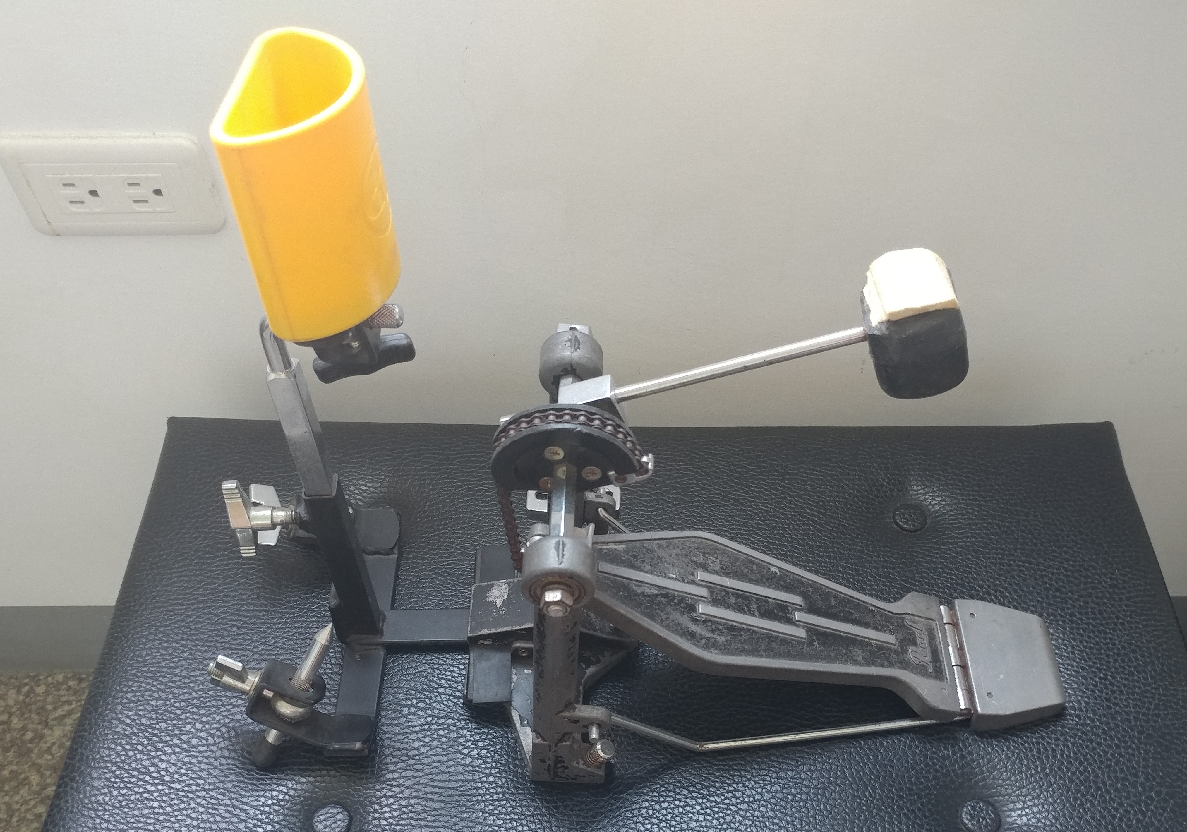 Pearl pedal + Gibraltar Cowbell mount 2