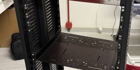 Armoire rack avec différents accessoires