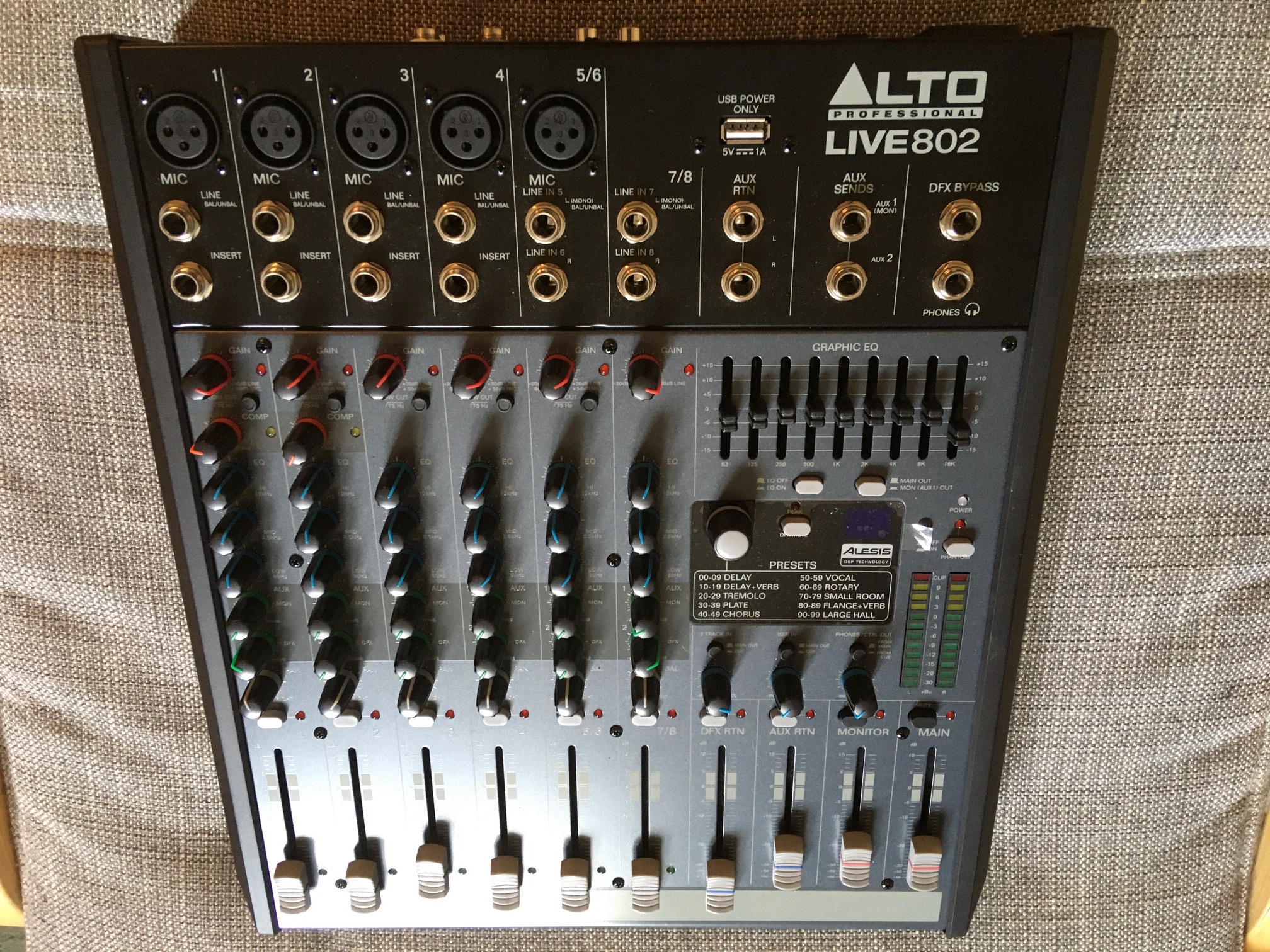 Vends table de mixage Alto Professional Live 802