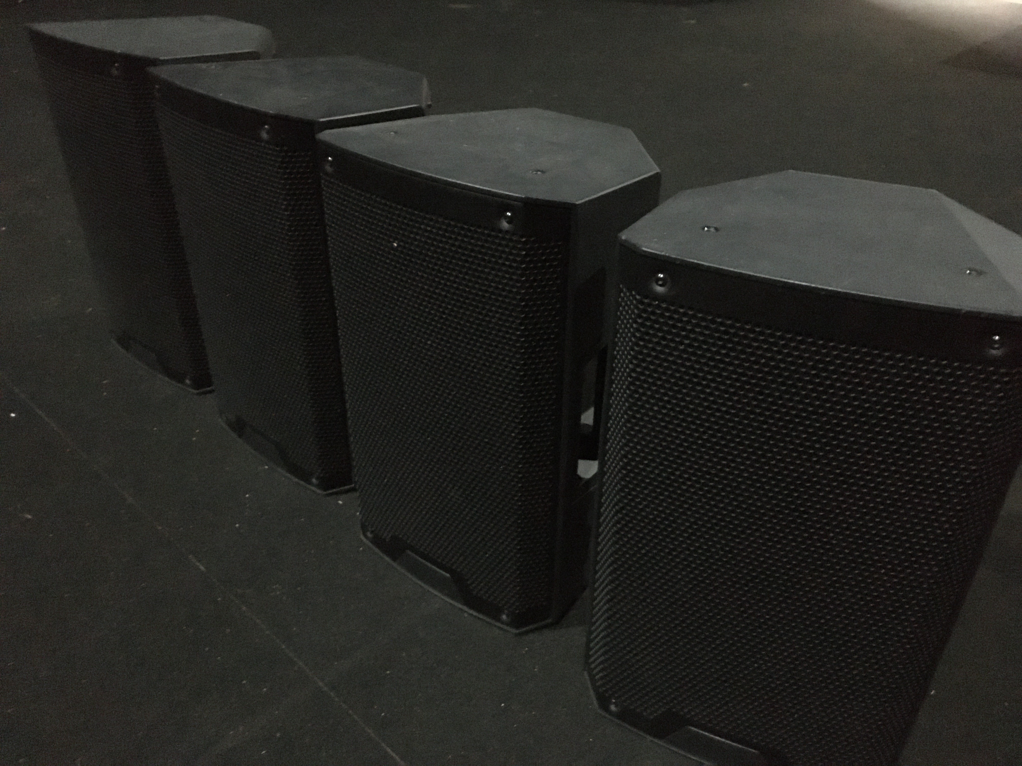 2 paires d'enceintes amplifiées Alto TS308