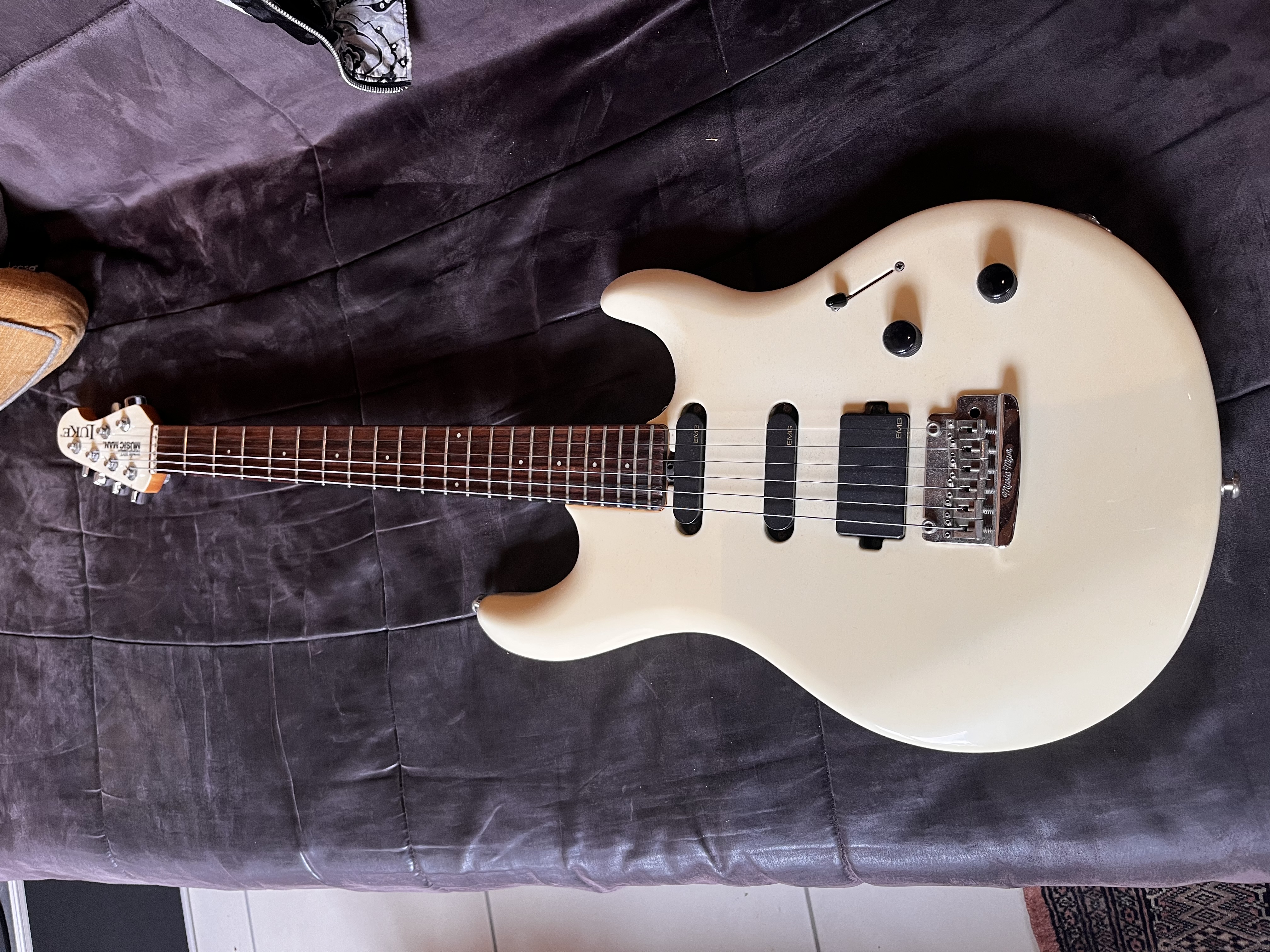 Music man Vintage Tremolo White 