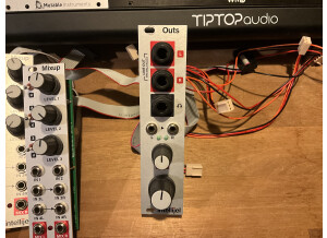 Intellijel Designs Outs (51694)