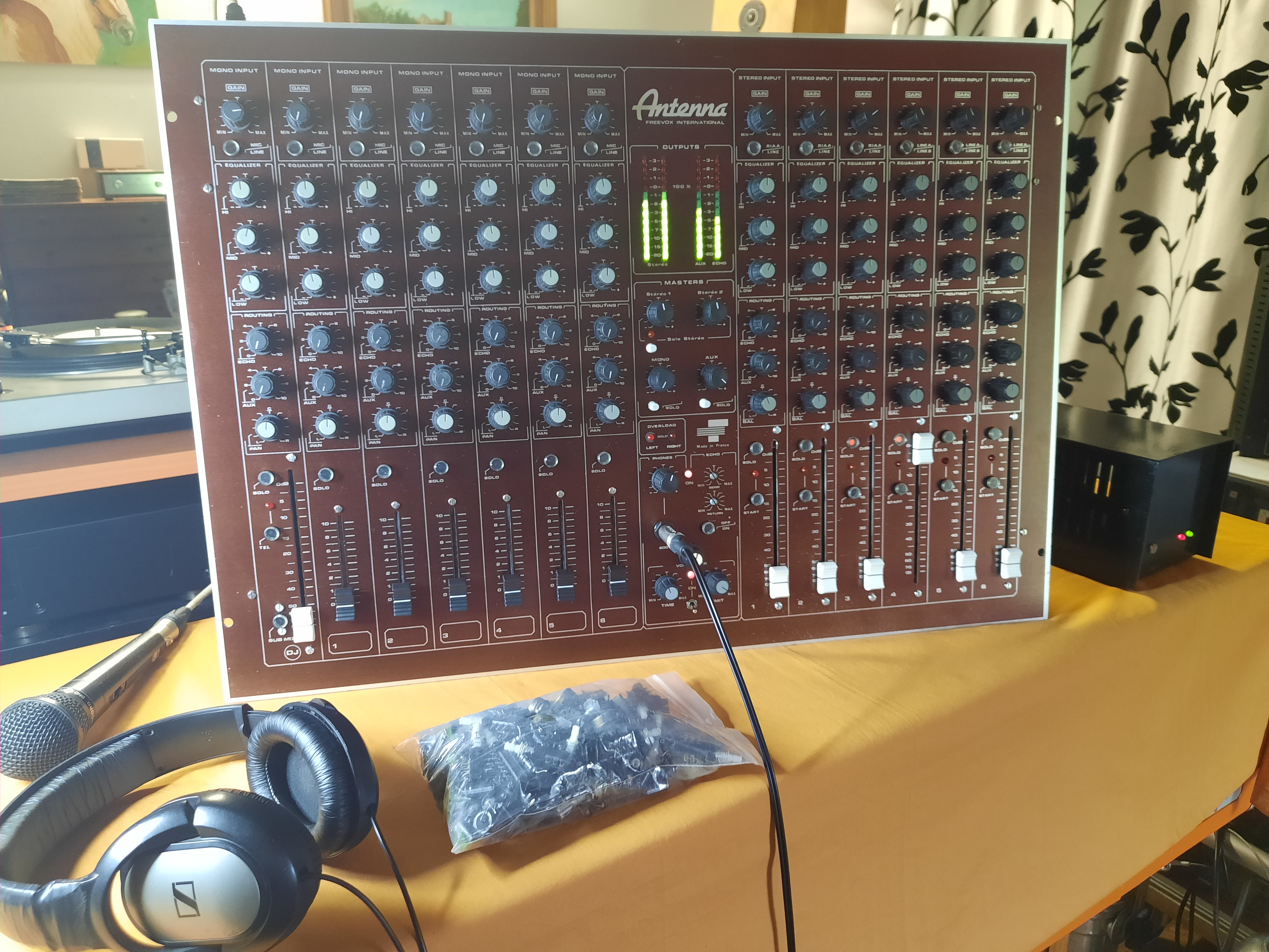 Vends table de mixage FREEVOX années 80
