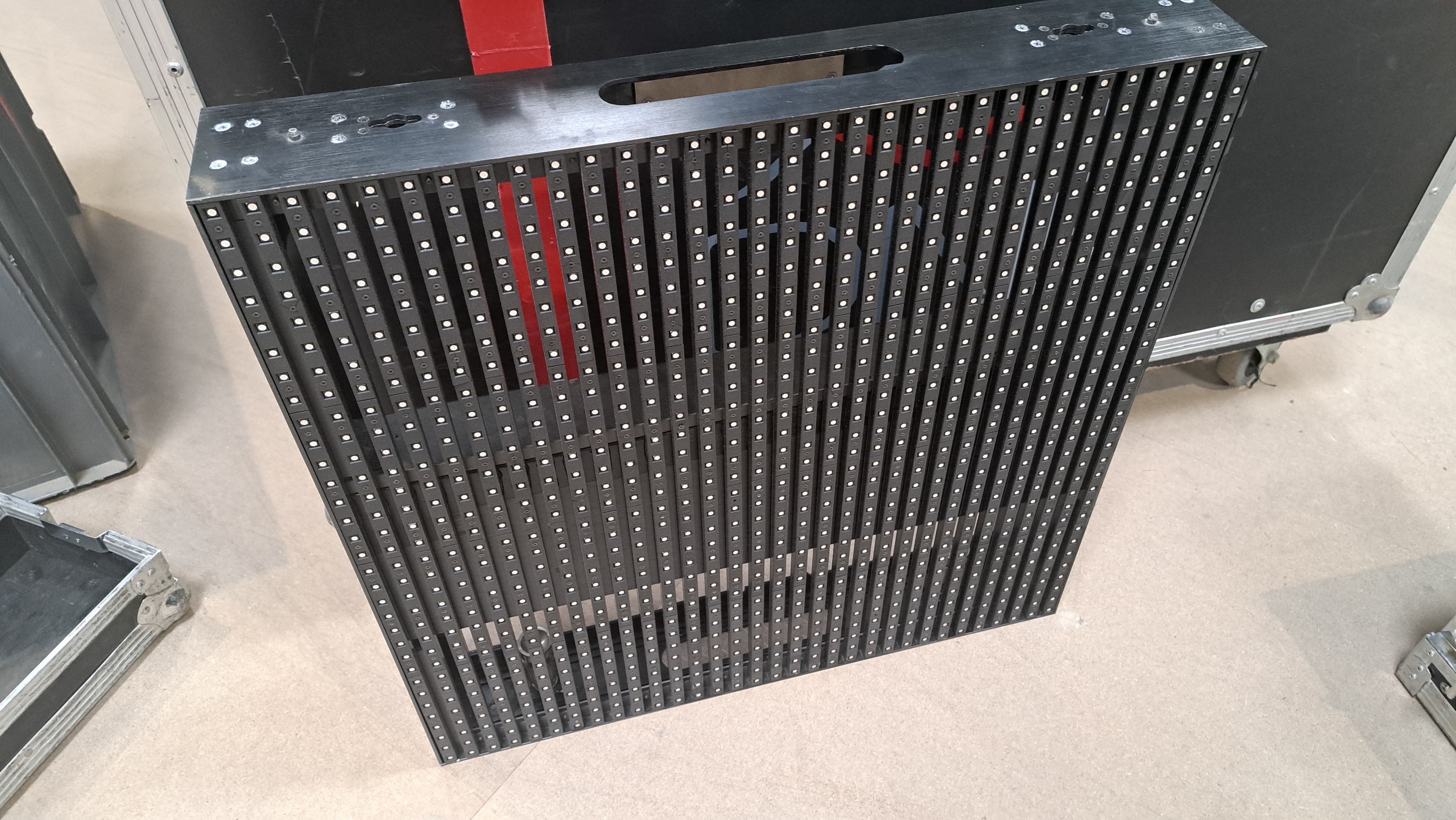 Dalles vidéo Led outdoor 18,5mm / 60x60 cm semi-transparent