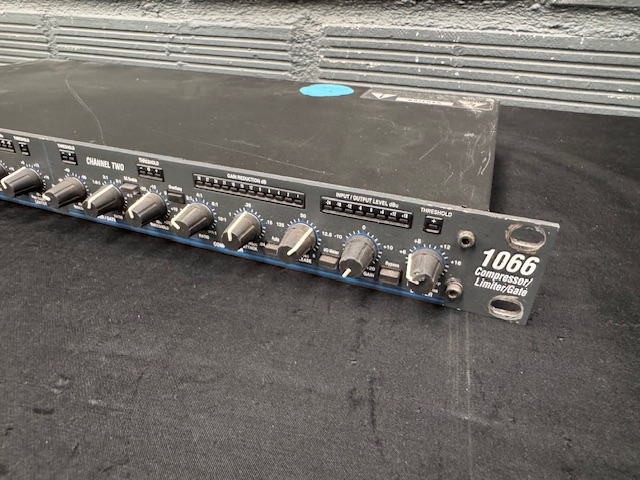 dbx 1066 (23991)