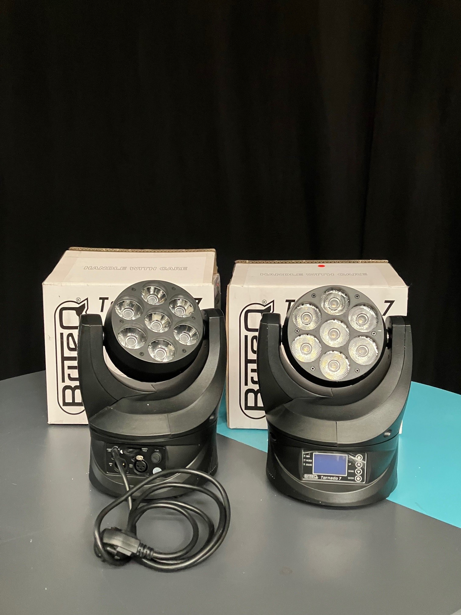 Vends d'occasion Lot de 2x Lyre Wash Beam BRITEQ TORNADO 7 (en carton)