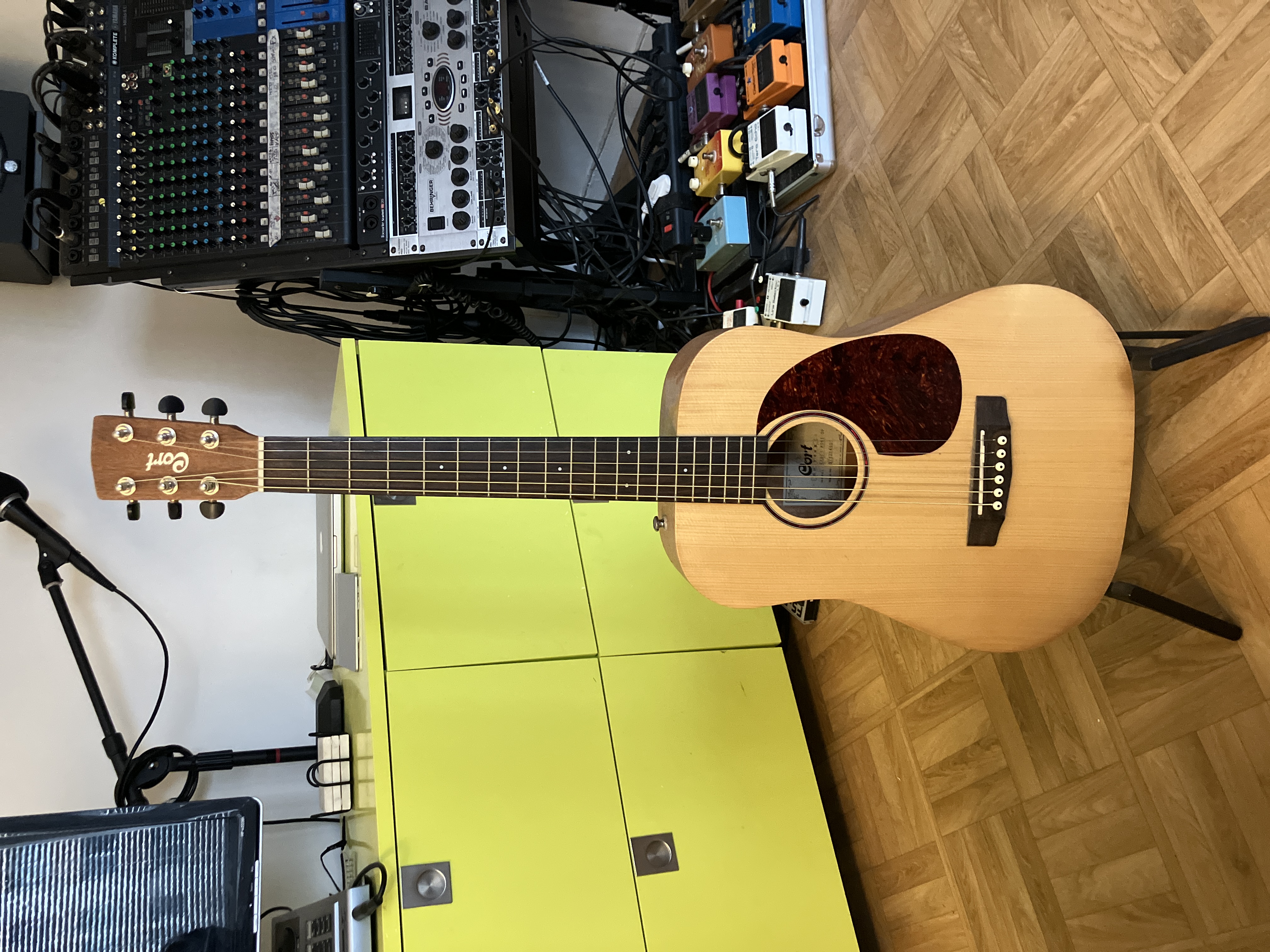 À vendre guitare Cort Earth mini sans housse 