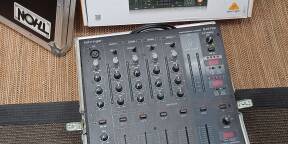 Vends Table de mixage DJX750 + Flight case