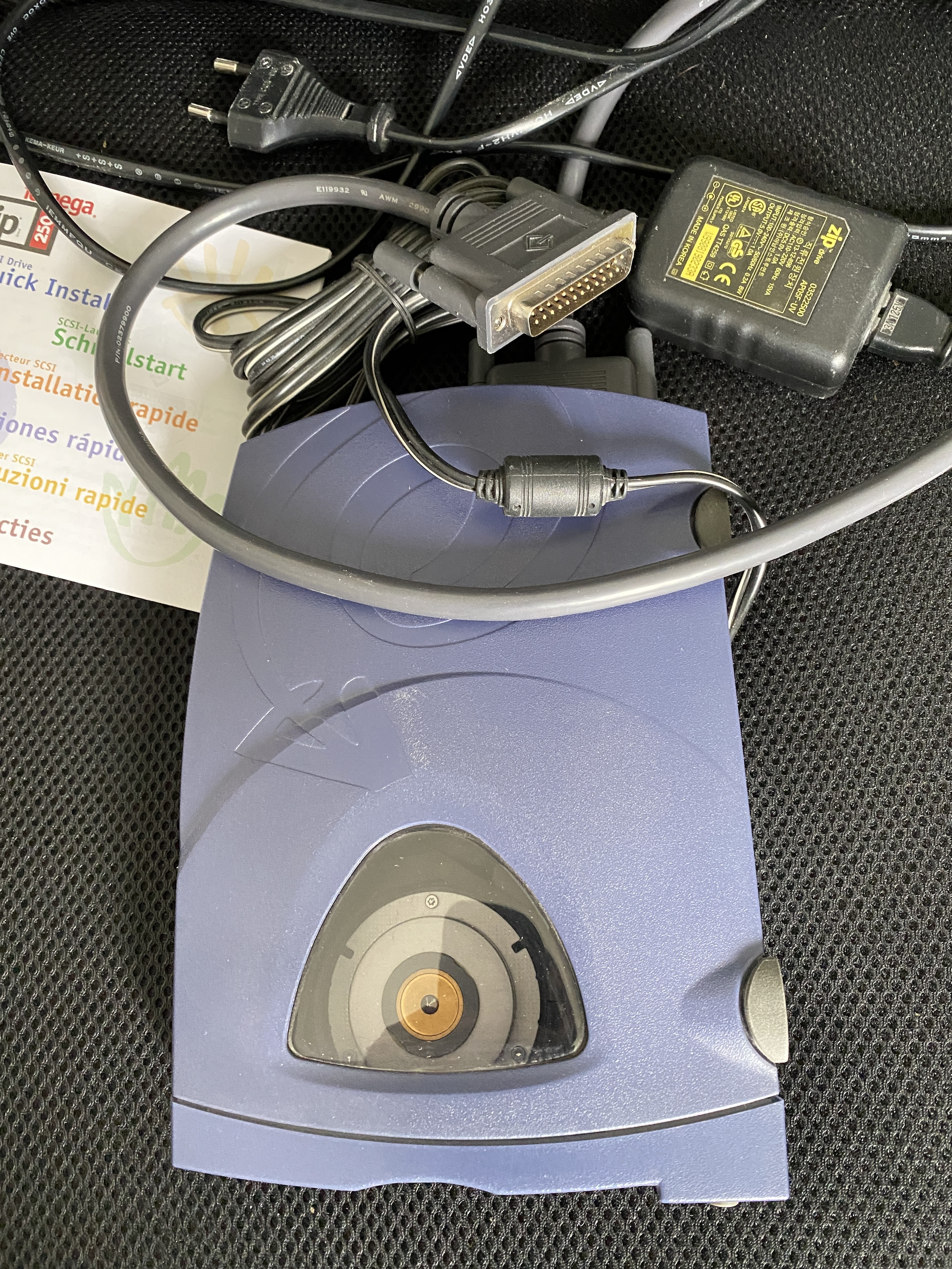 Vends Iomega zip SCSI 250 Mo avec 30 disquettes