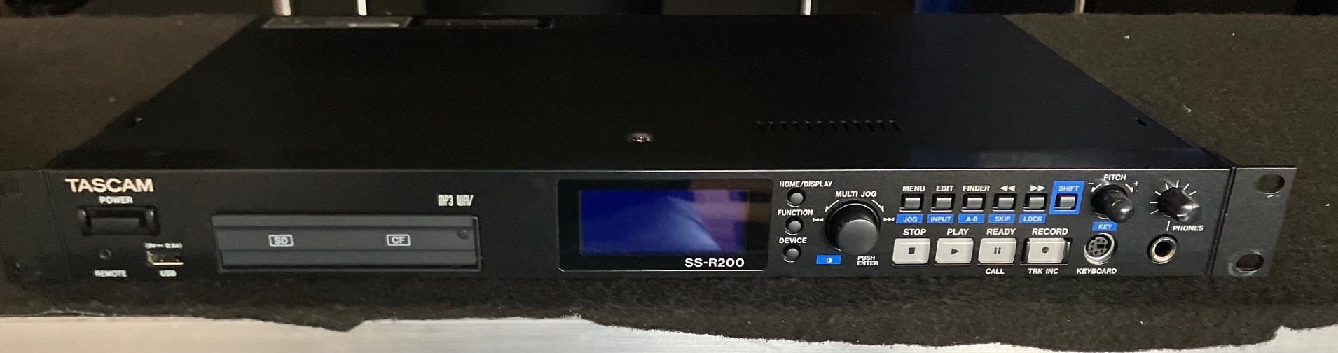 Vends TASCAM SS-R200 Enregistreur audio sur carte mémoire + Télécommande filaire