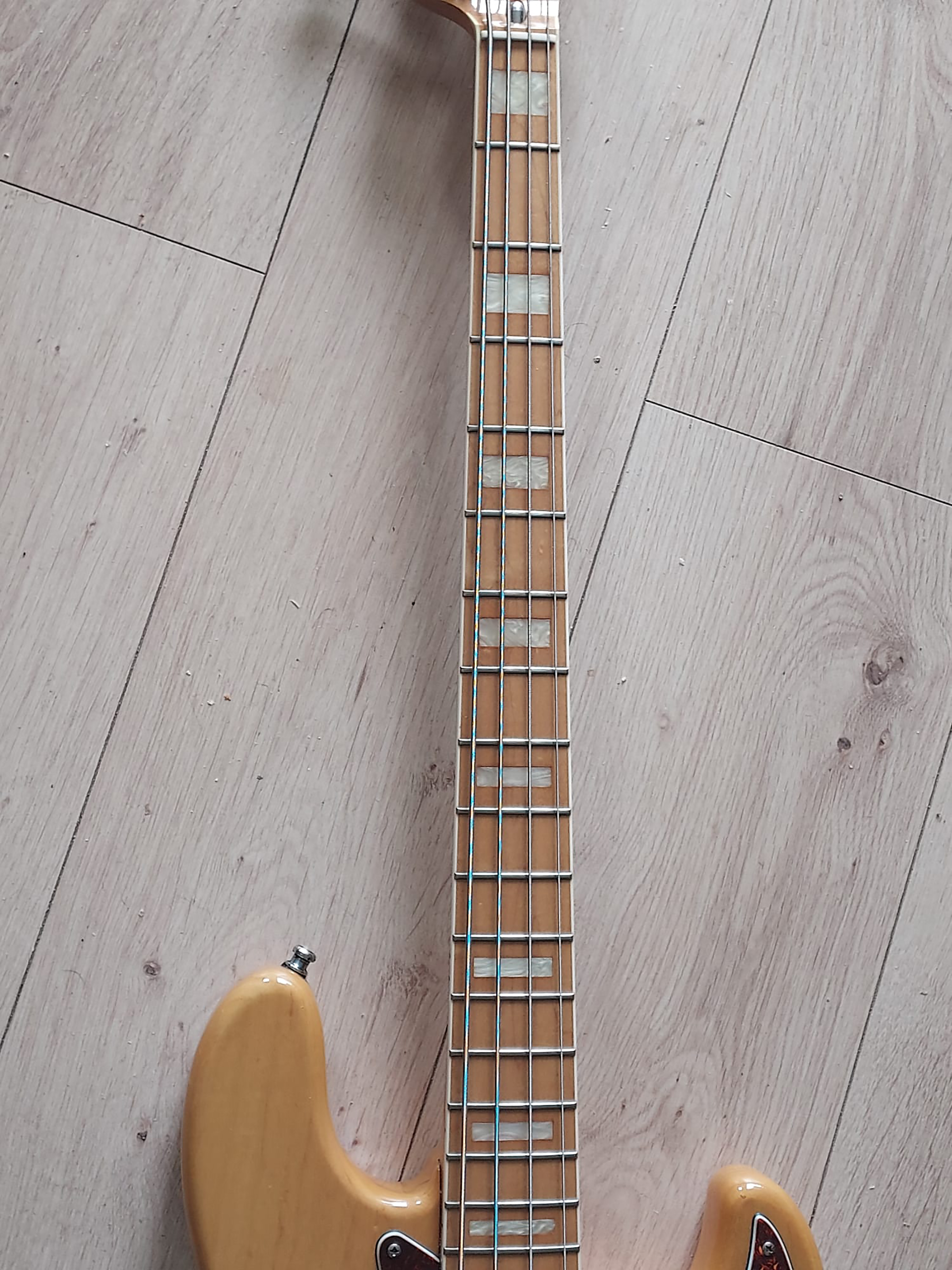 Jazz bass RI 75
