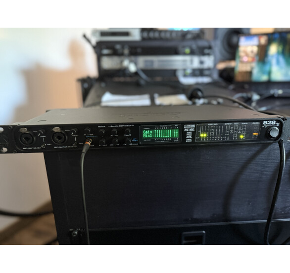 MOTU 828 Mk2 (19279)