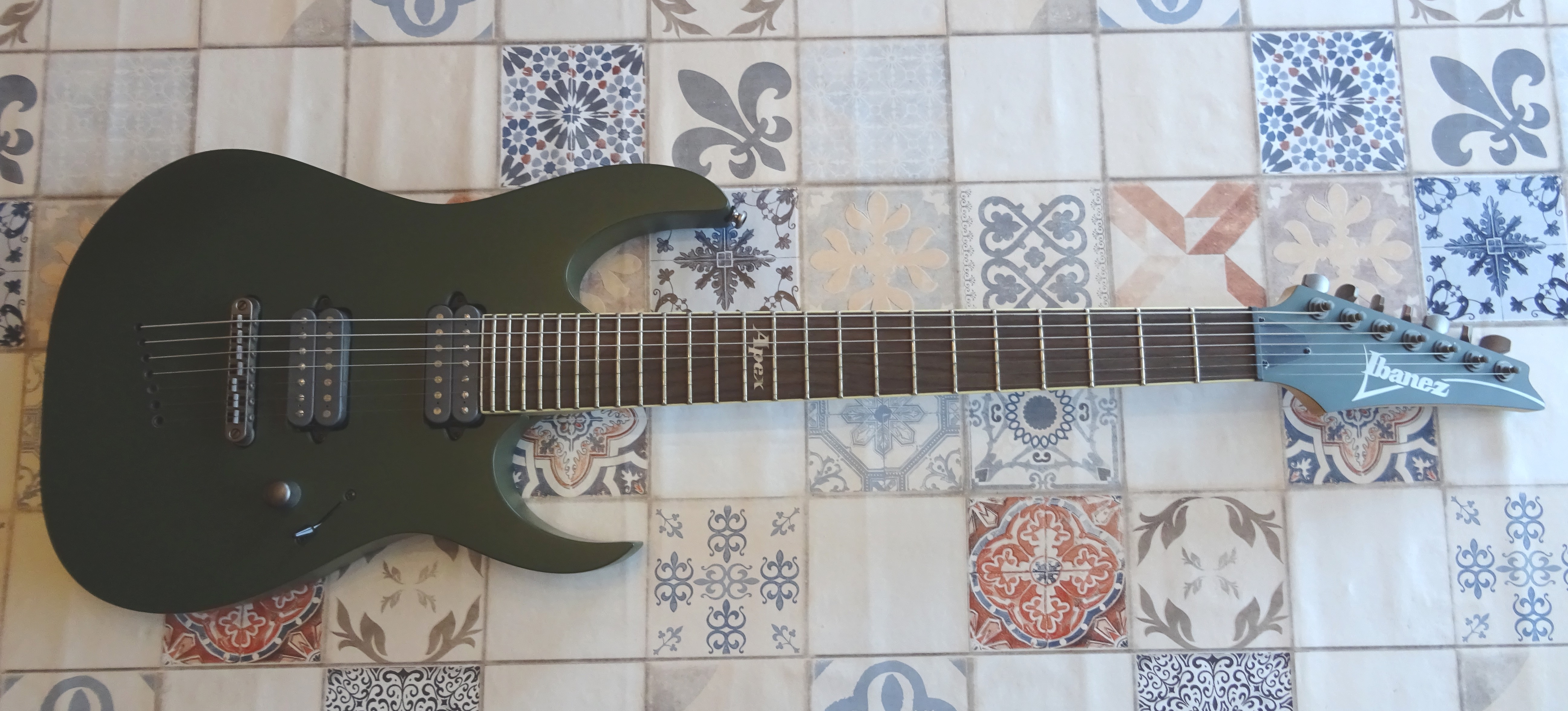 Ibanez Apex2 Munky Signature, comme neuve.
