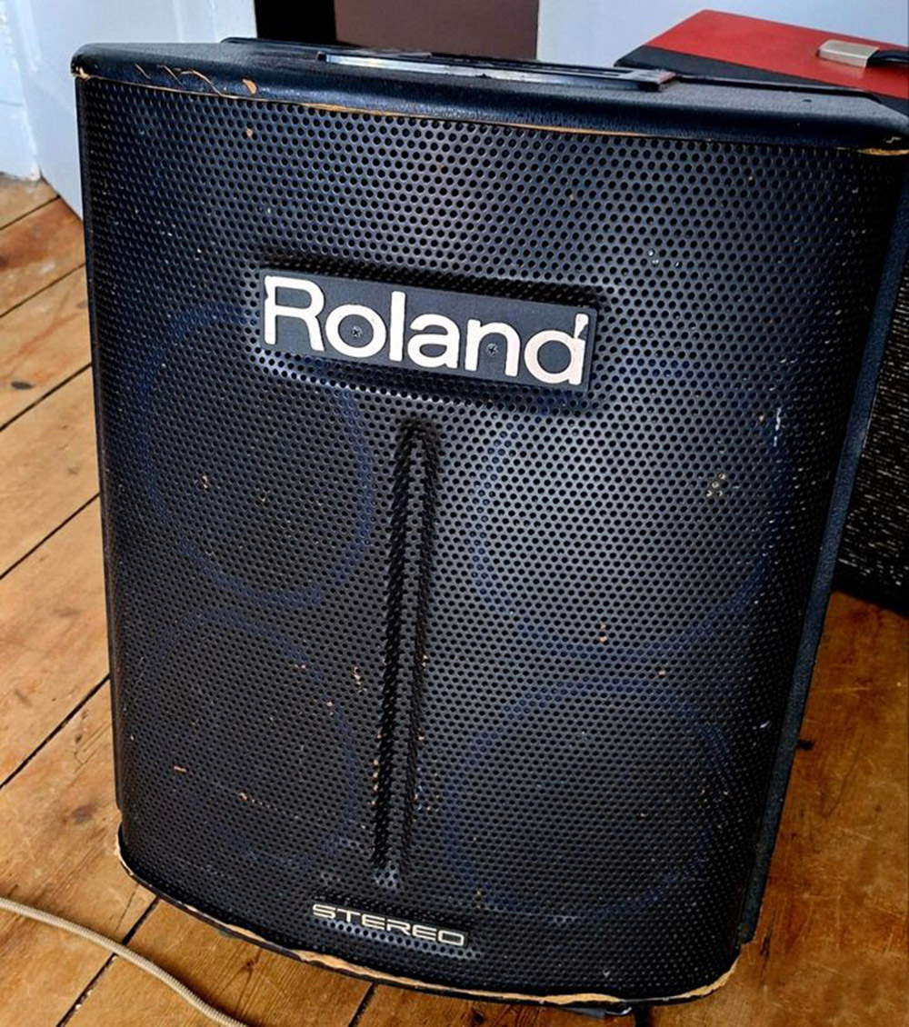 Roland Ba-330, sono nomade, busking