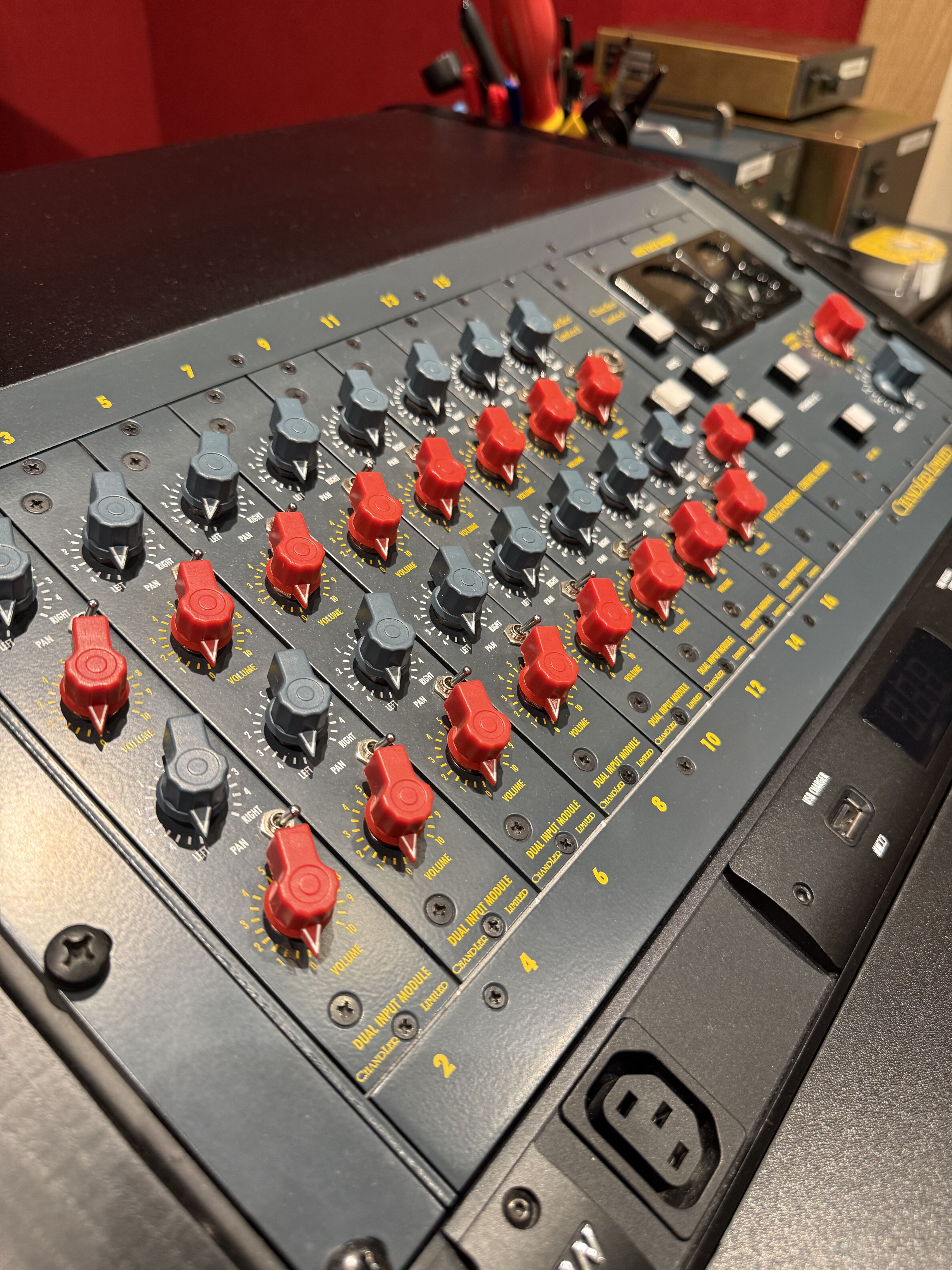 Chandler Mini Rack Mixer avec alimentation Chandler PSU-2 et câble d’origine