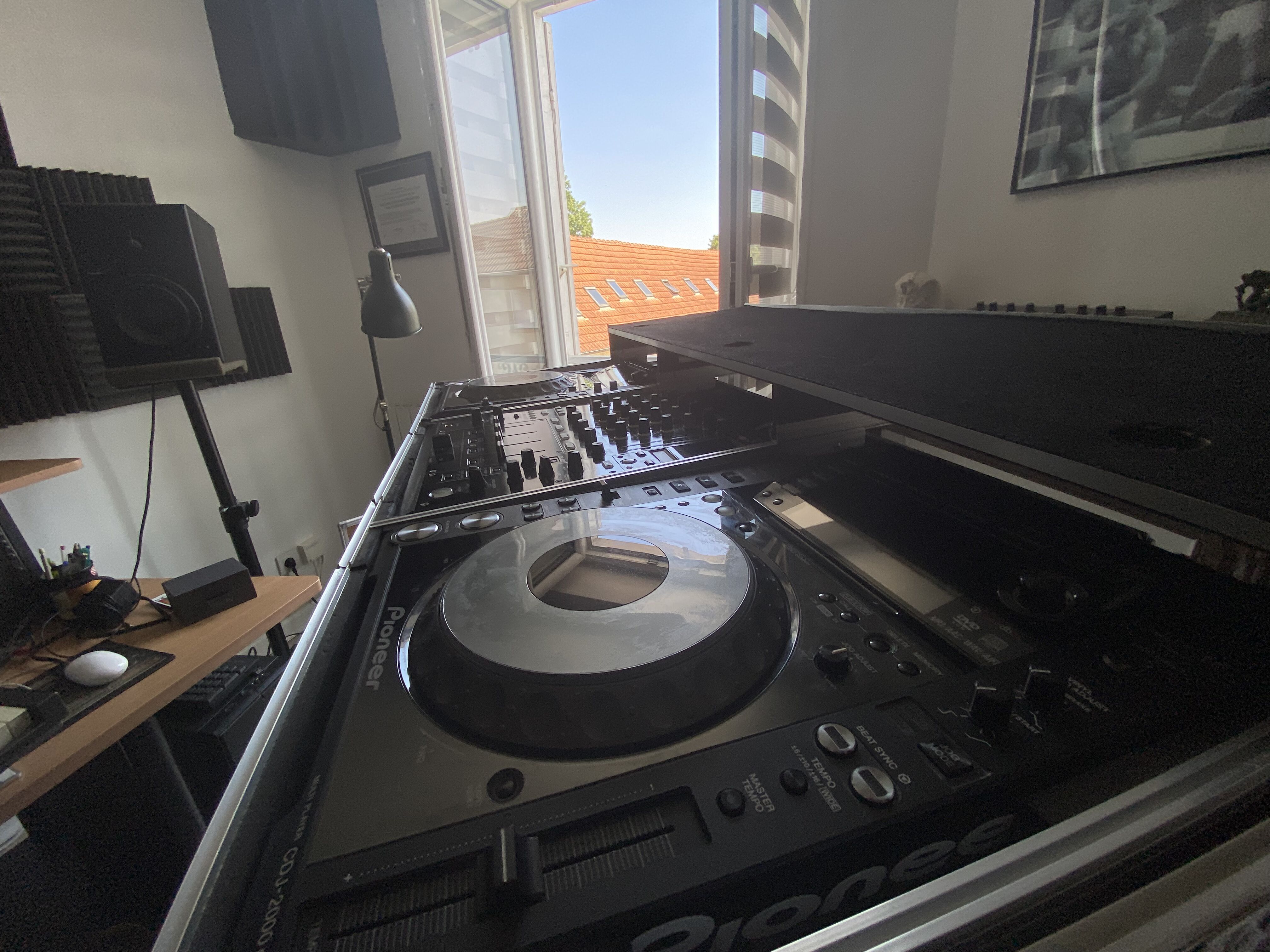 Vends 2 CDJ 2000 Nexus et 1 DJM 900 Nexus + Flight case