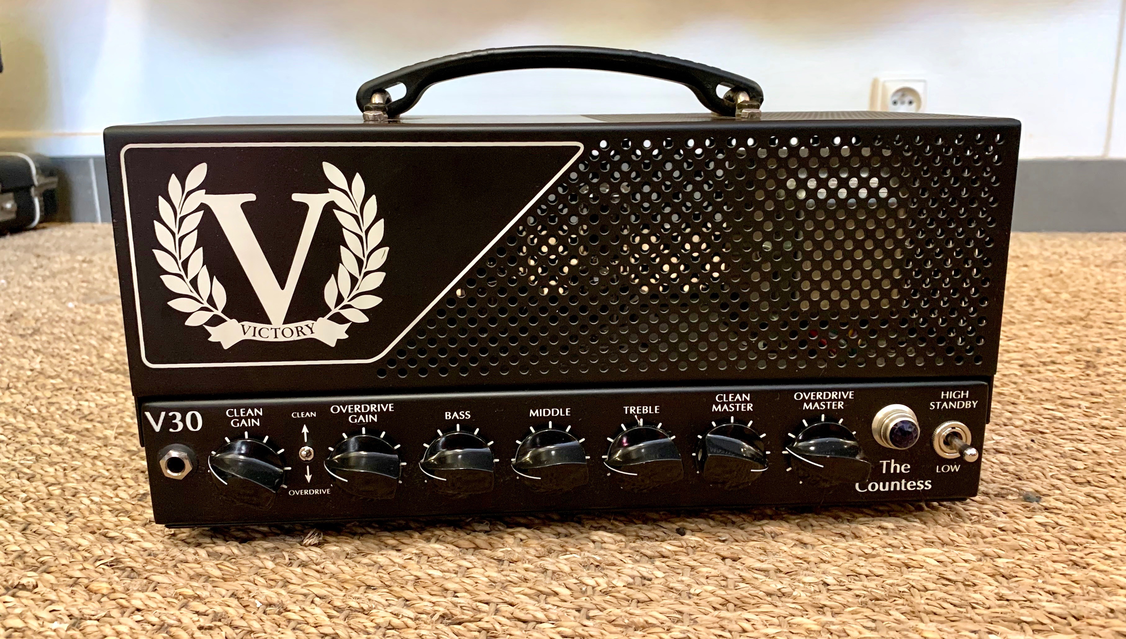 Victory Amps V30 The Countess