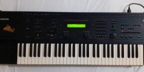 ENSONIQ MR-61 en très bon état général (rare)
