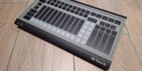 Vends Contrôleur DMX Martin M-Touch / Obsidian Onyx
