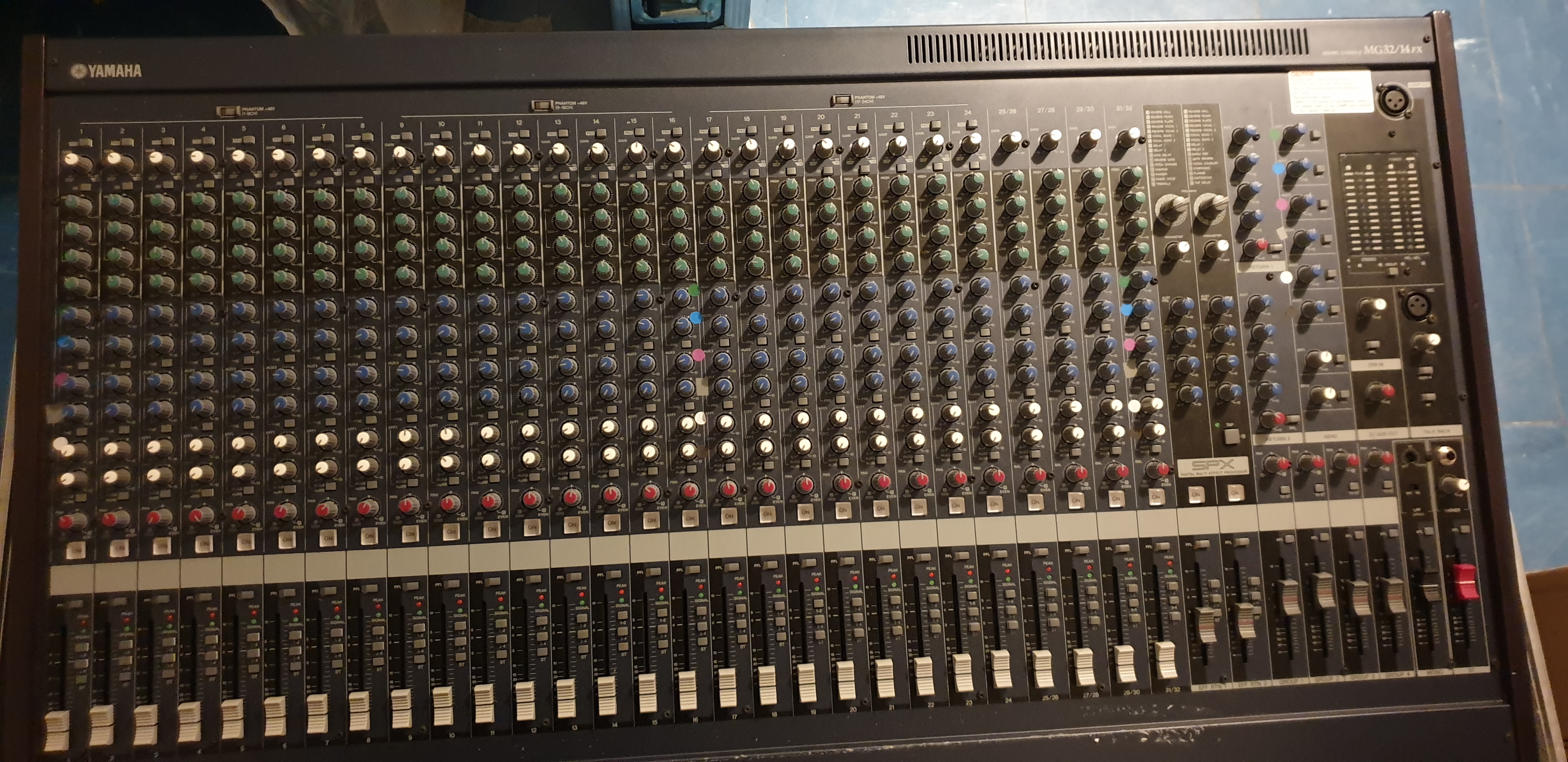 Yamaha - MG3214 FX dans son rack 3