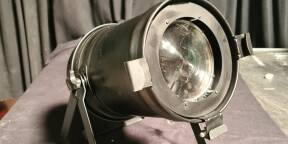 Lot de 4 PAR 64 LED ZOOM WW 200W + Flightcase