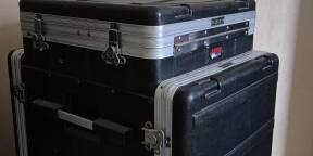 Vends support console escamotable avec roulettes