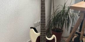 Mustang Squier Bass