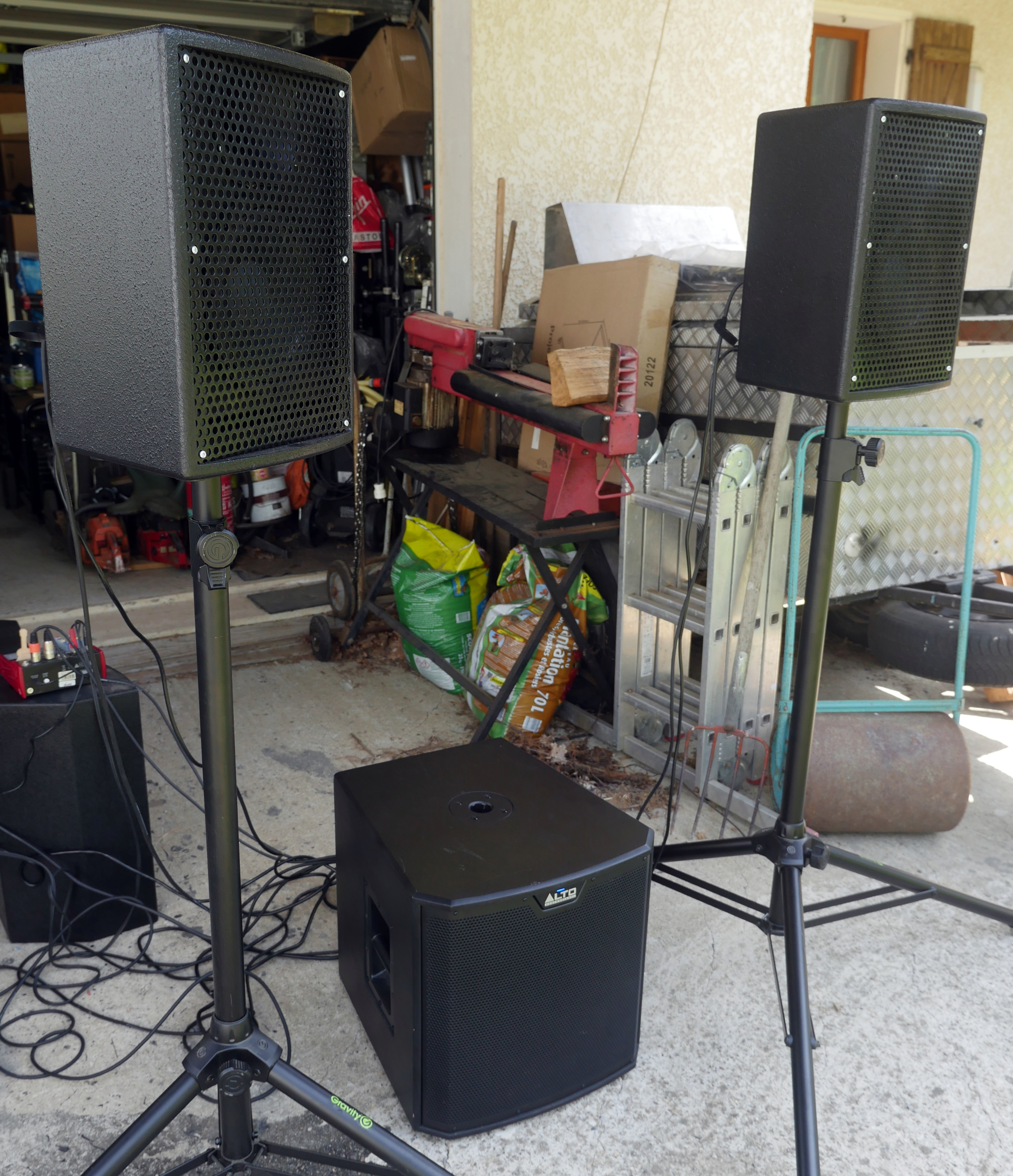 Vends sono 600 W tri-amplifiée compacte