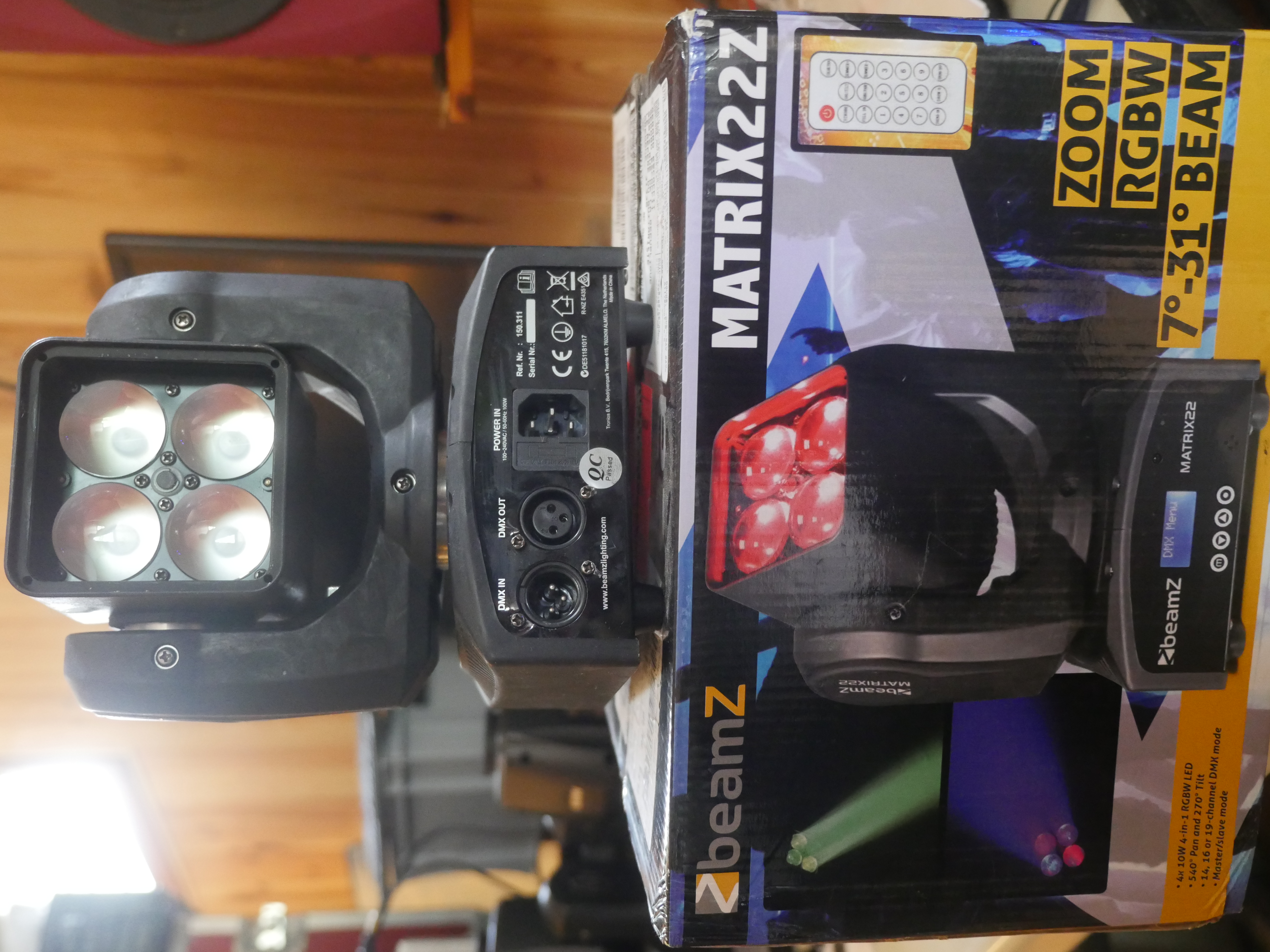 Vends lot de 8 projecteurs éclairage à LED(Lyres wash, lyres spot, PAR)