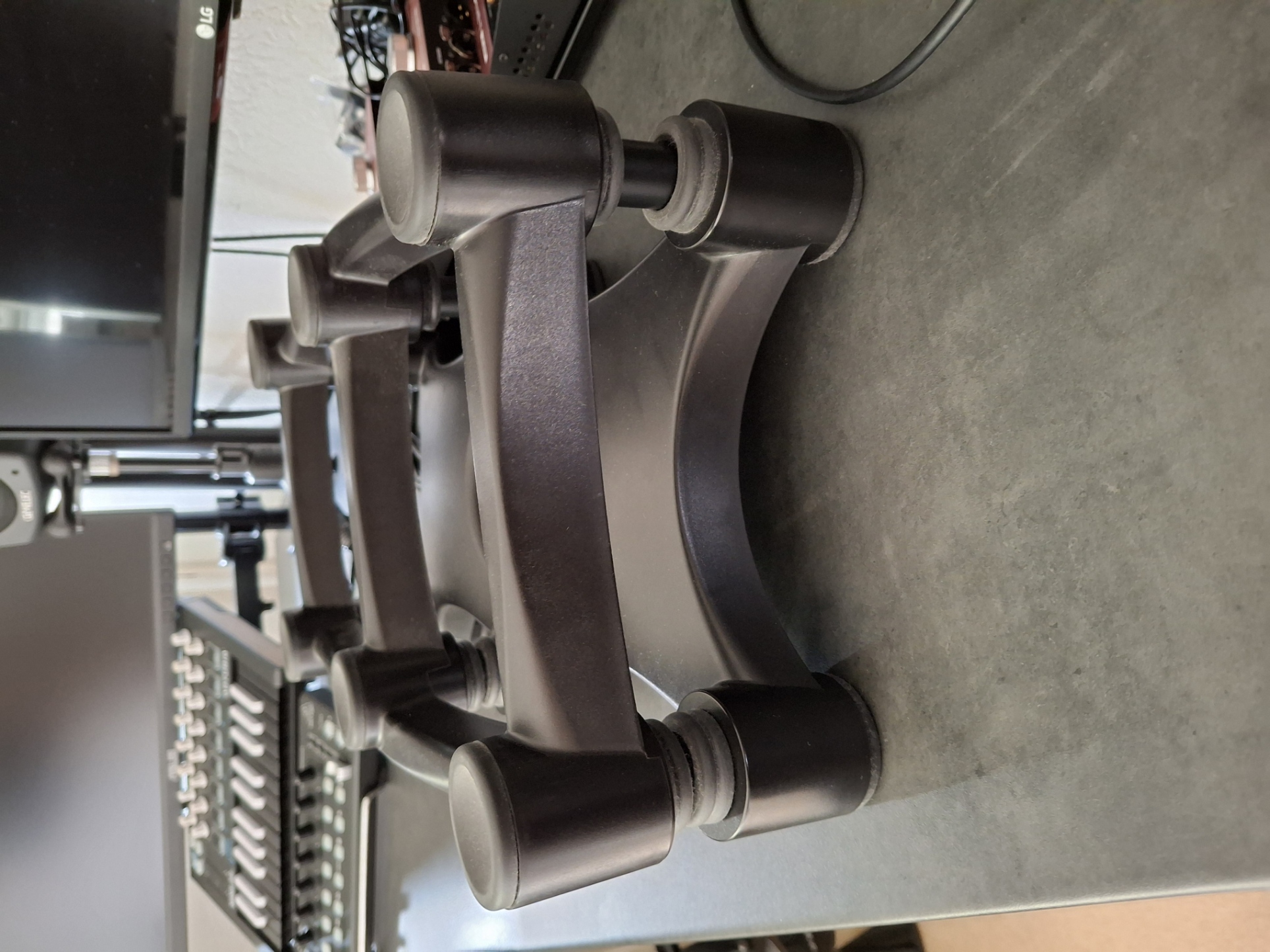 IsoAcoustics ISO-L8R430 (60103)