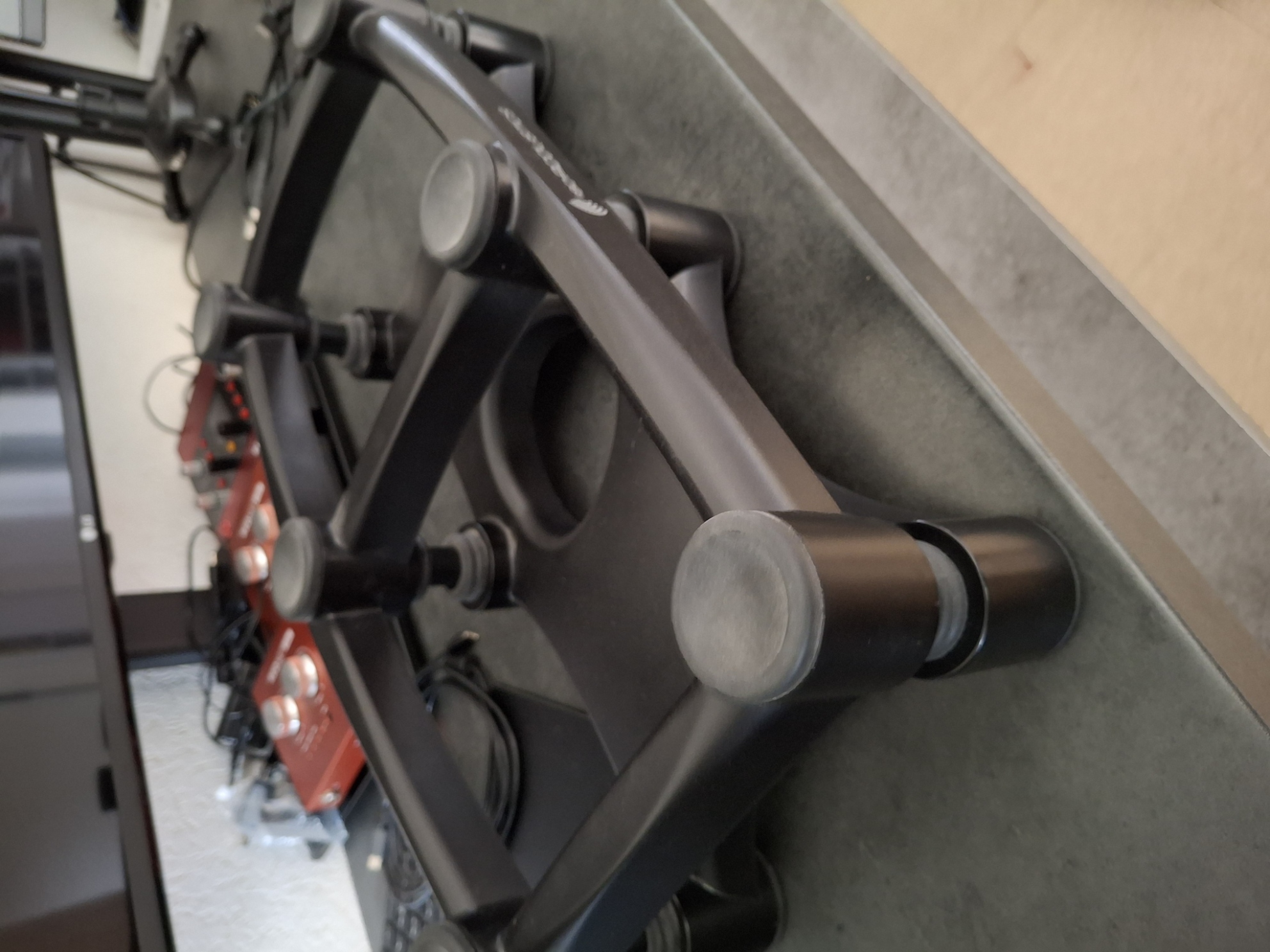 IsoAcoustics ISO-L8R430 (61109)