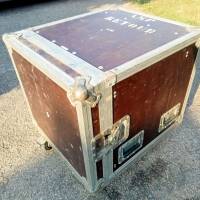 Vends RACK BORDEAUX 10 U à ROULETTES