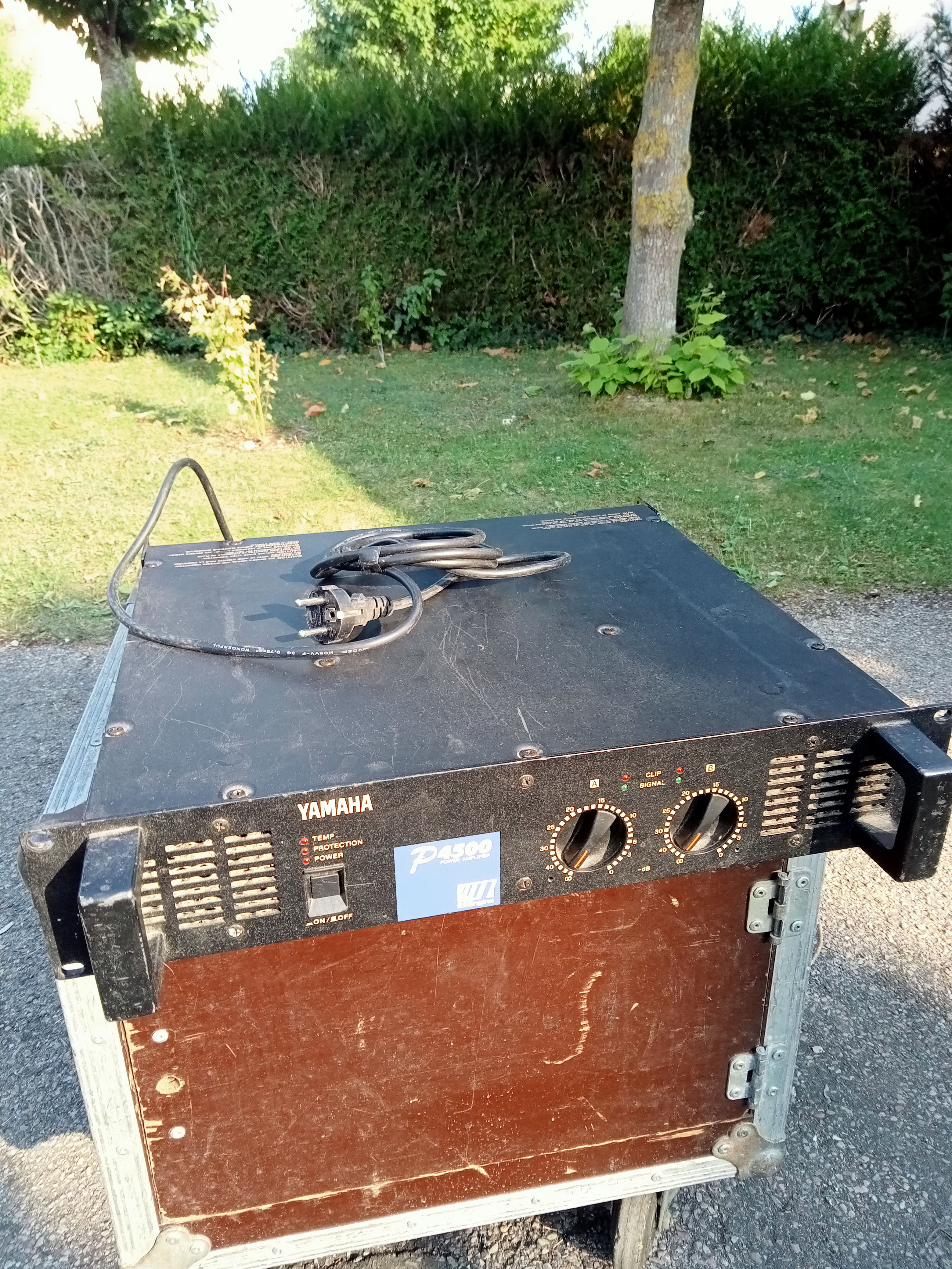 Vends AMPLI YAMAHA P 4500 , 2 X 460 W