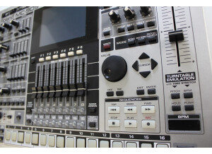 Roland MC-909 Sampling Groovebox (72530)