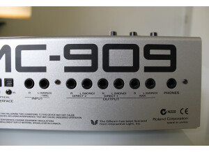 Roland MC-909 Sampling Groovebox (85870)