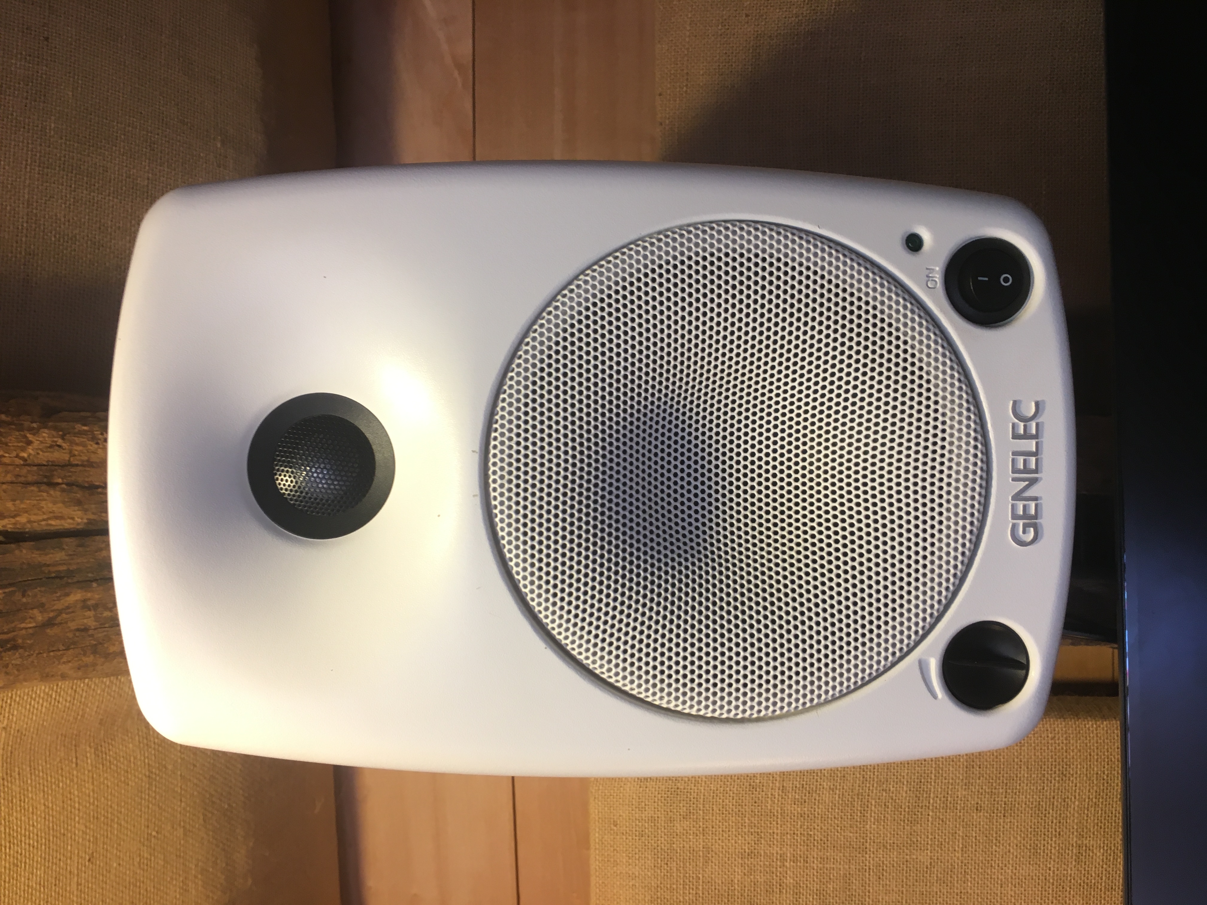 Enceinte de monitoring Genelec 8030A blanche