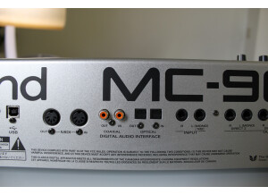 Roland MC-909 Sampling Groovebox (70970)