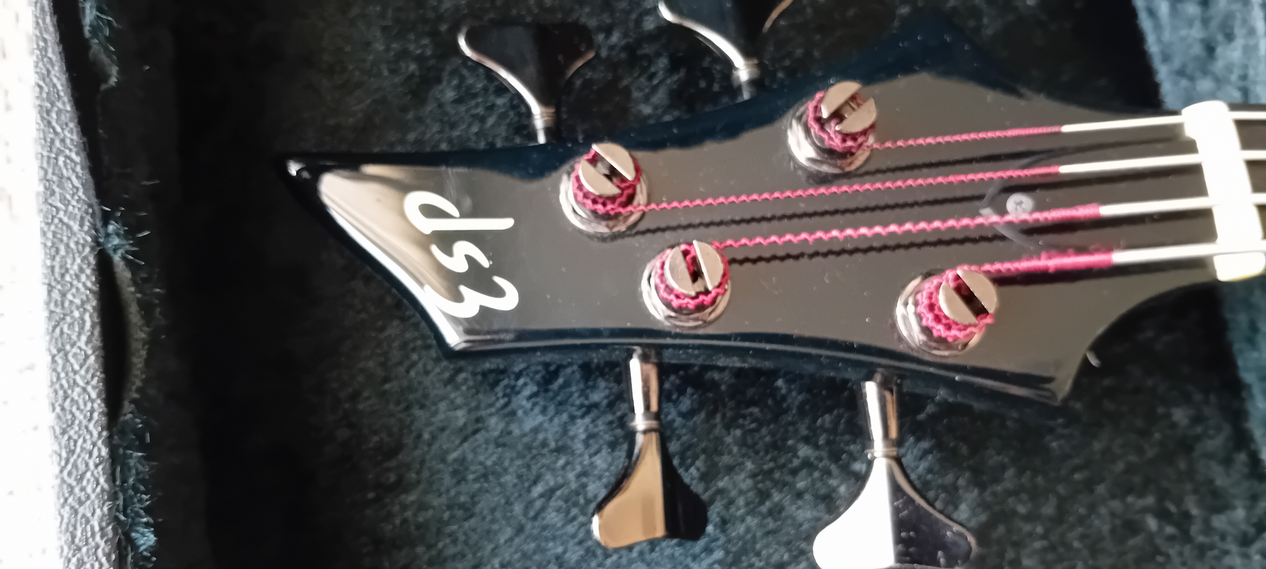 ESP FOREST-4 noire droitier