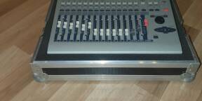 Console Yamaha 01V avec carte ADAT et flightcase