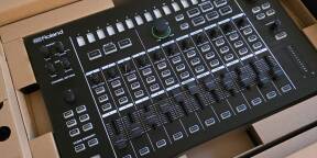 Vends Roland MX-1 avec carton d'origine, état neuf