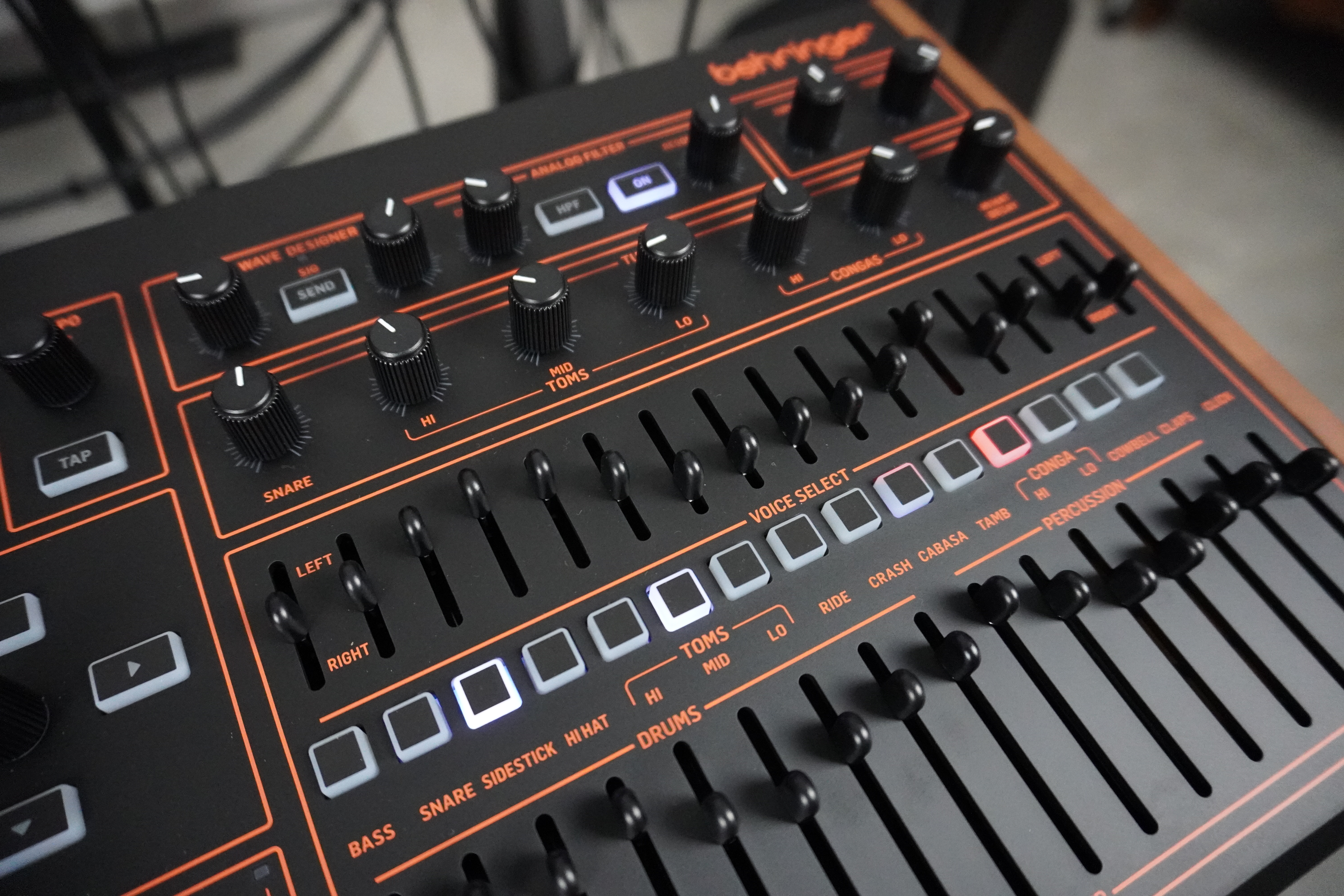 LmDrum 2tof 19 Faders oblique