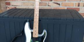 Basse fender steeve harris signature