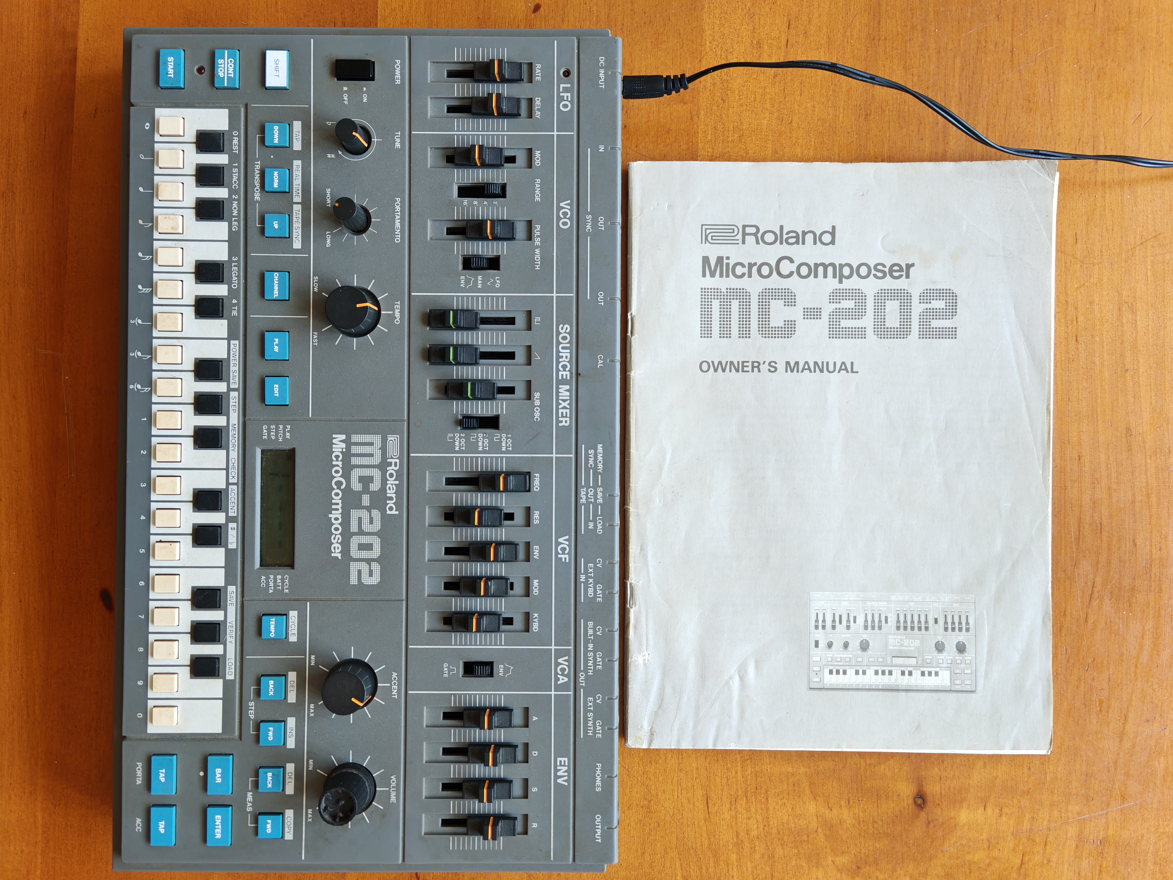 Roland mc-202 avec notice