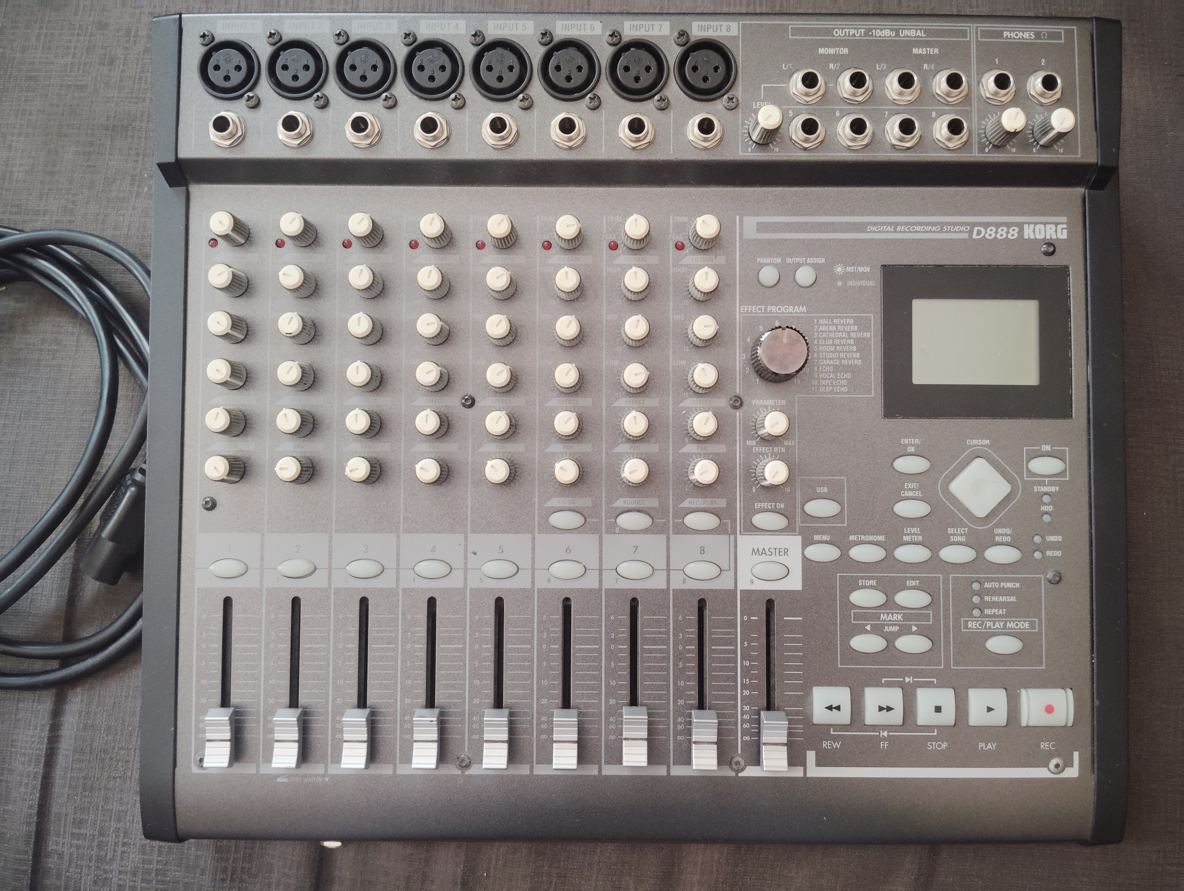 Korg D888