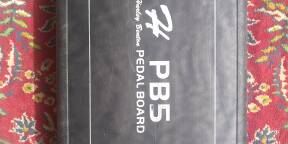 Vends pedalboard pb5 Harley benton